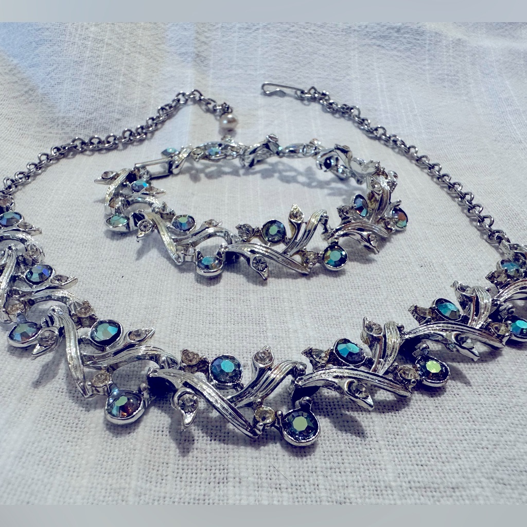 Euc Gorgeous Vintage 2-Piece Jewelry Set Adjustable Choker & Bracelet Silvertone